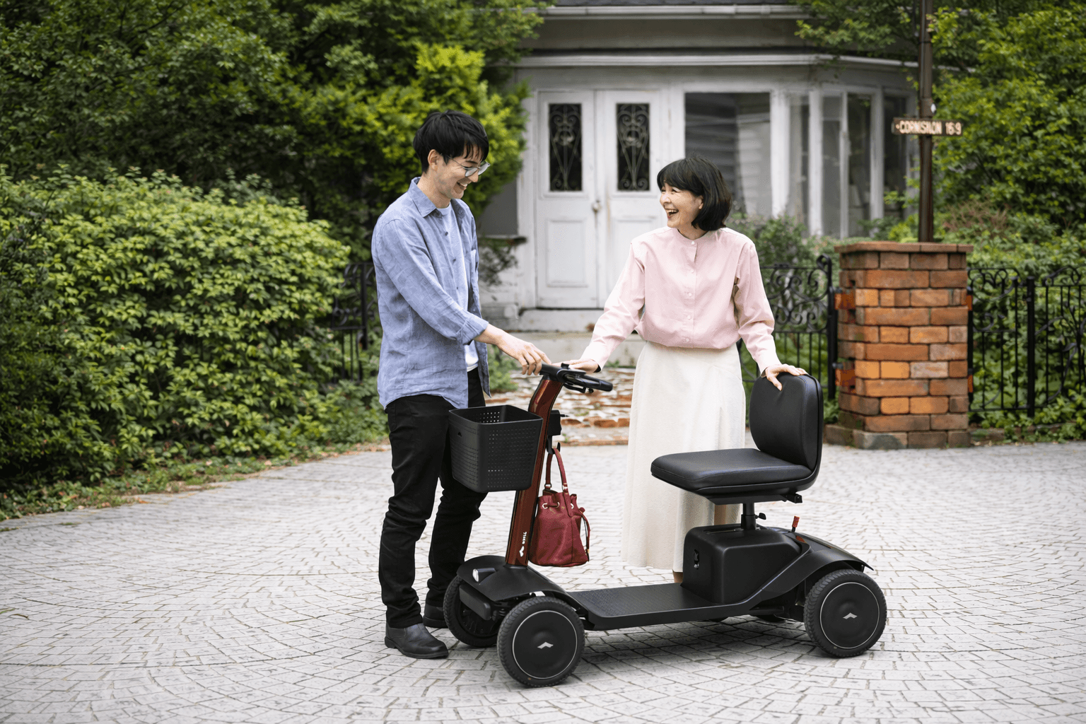 WHILL[ウィル]公式｜ 近距離モビリティ 電動車椅子